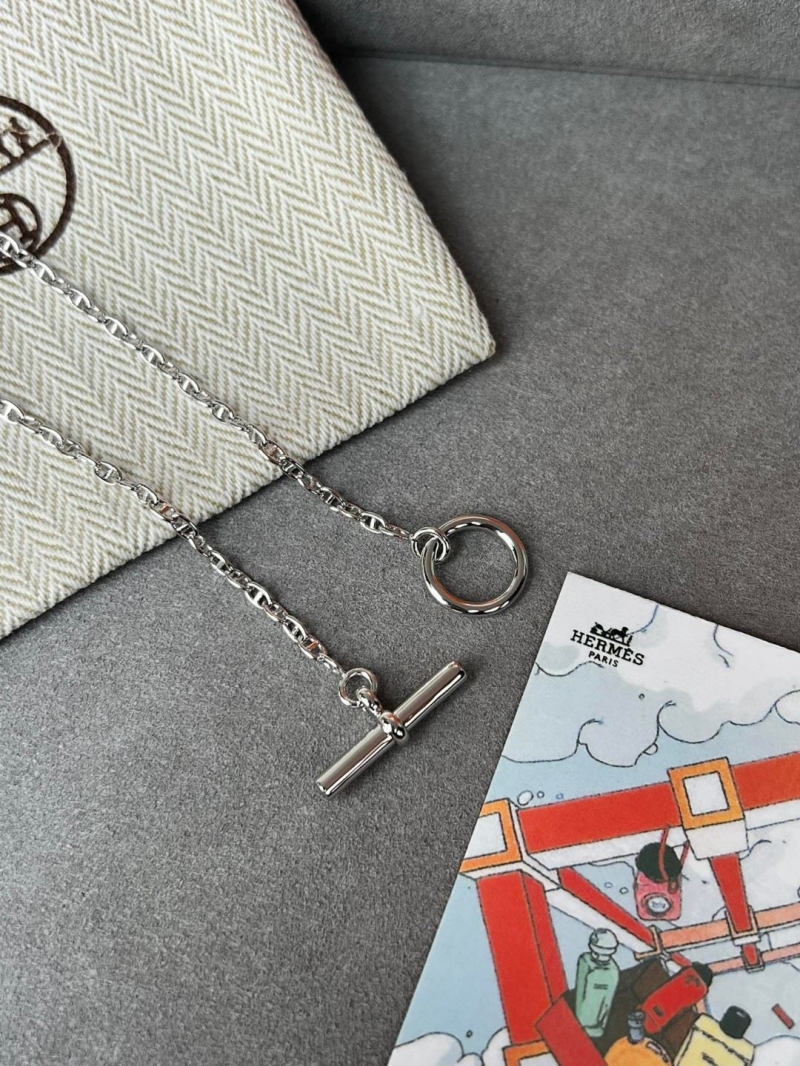 H**me5 necklaces